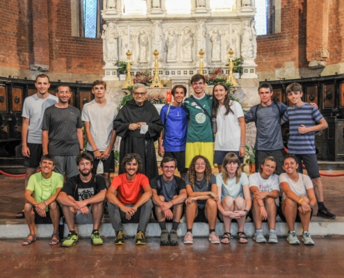 Foto di gruppo nella chiesa di San Pietro in ciel d'oro