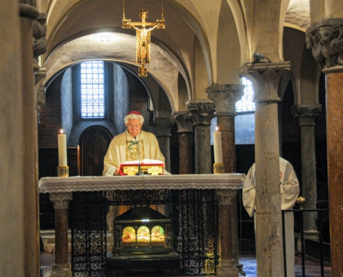 Santa Messa nella cripta del Duomo di Piacenza